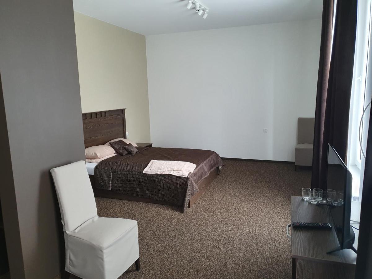 Svetaine Hotel Jonava Bagian luar foto