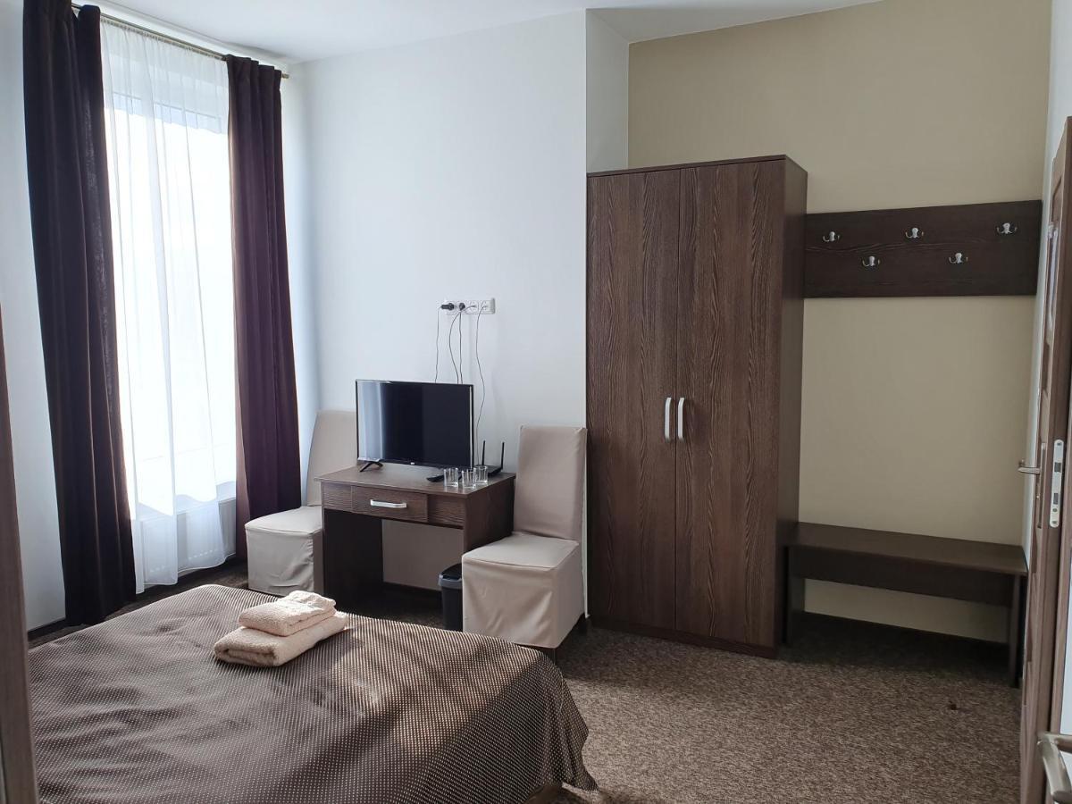 Svetaine Hotel Jonava Bagian luar foto