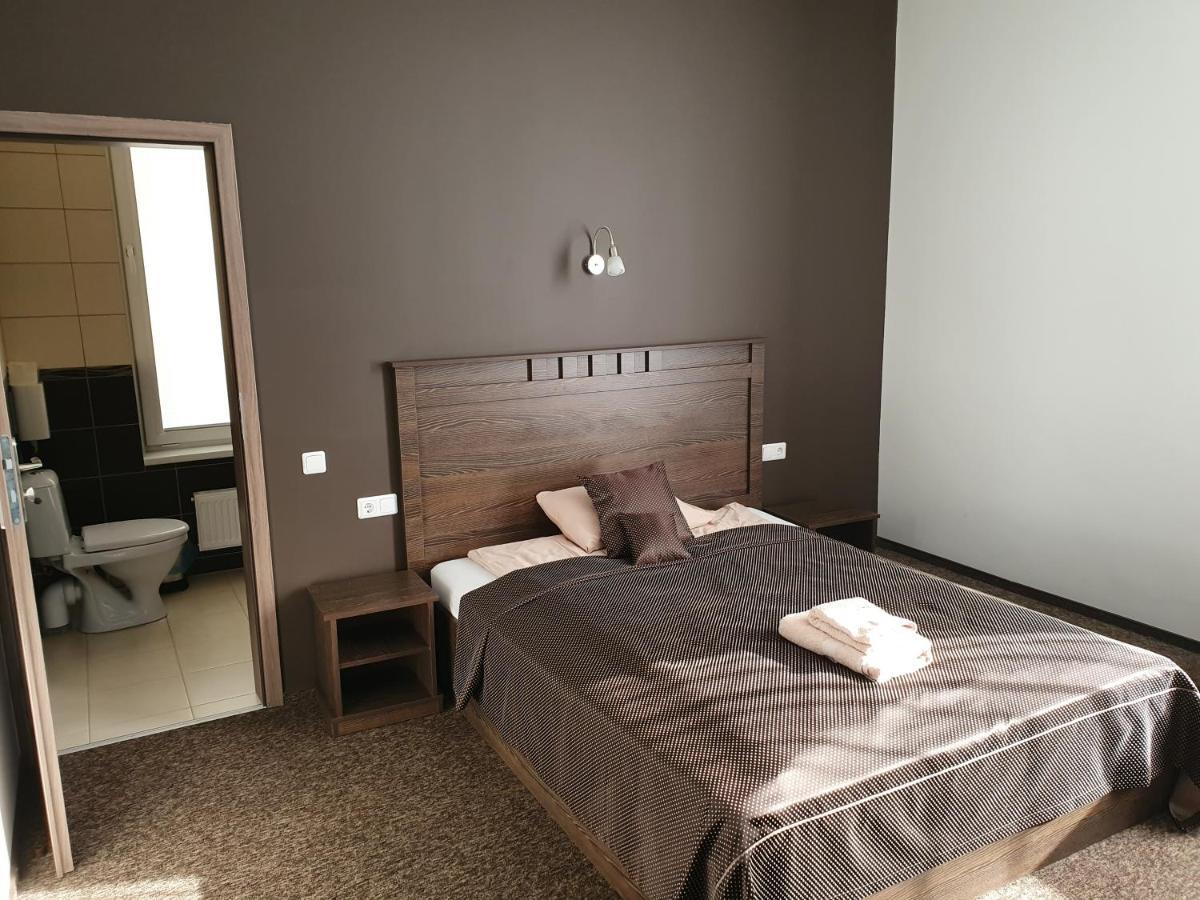 Svetaine Hotel Jonava Bagian luar foto
